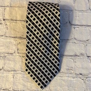 STACY ADAMS 100% SILK BLACK/SILVER PATTERN MENS TIE